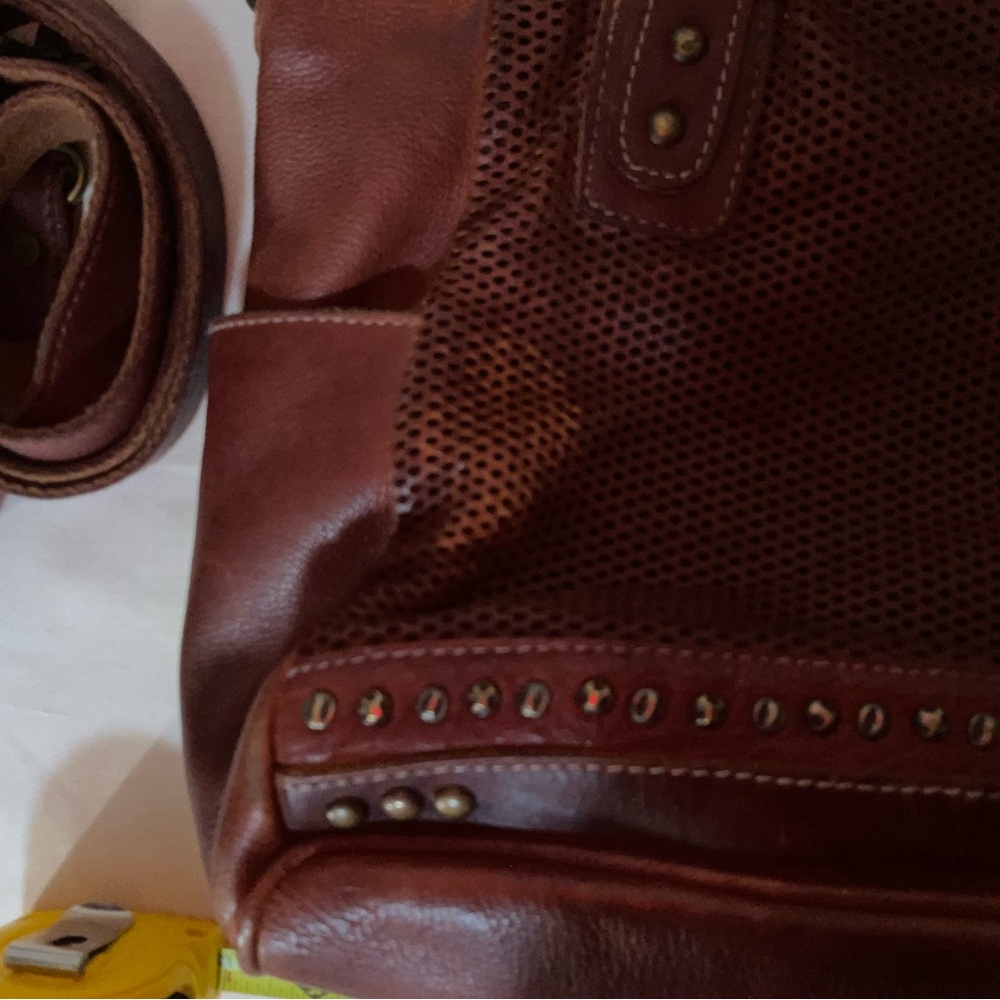 Chic Brown Leather Tote Bag - Picture 6 of 9